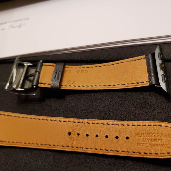 Apple Watch Hermes Series 5 40mm Black with Noir Leather Band - Picture 6 of 8